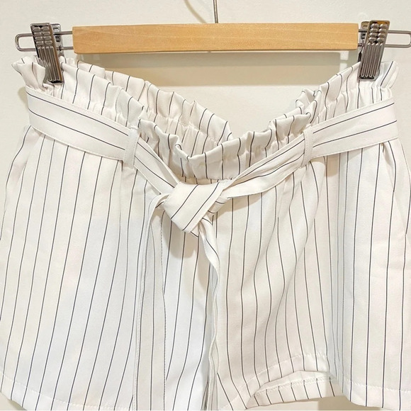 Revamped High Waisted Pinstriped Shorts Black & White Waist Tie Belt M - Picture 2 of 12